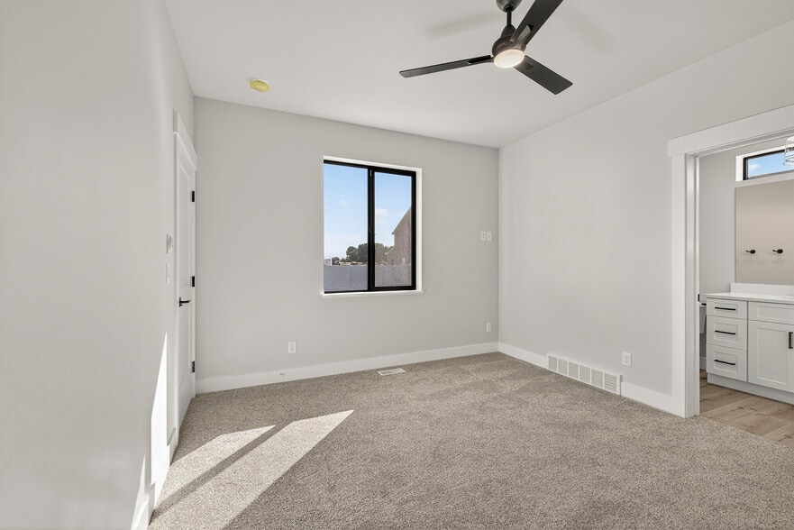 Building Photo - 551 S Teton Ave