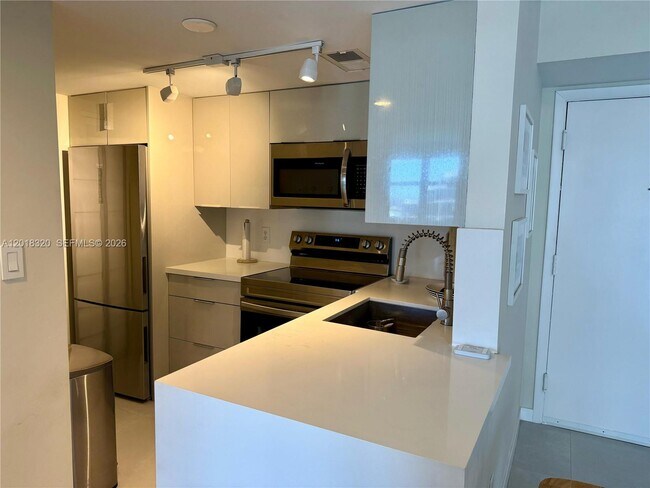 Building Photo - 770 Claughton Island Dr