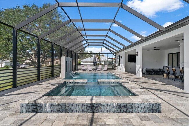 Building Photo - 507 Acacia Ln