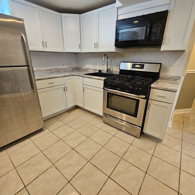 Building Photo - 1831 S 61st Ct