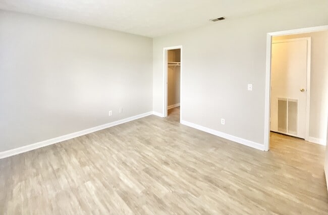 Building Photo - 112 Menlo Dr
