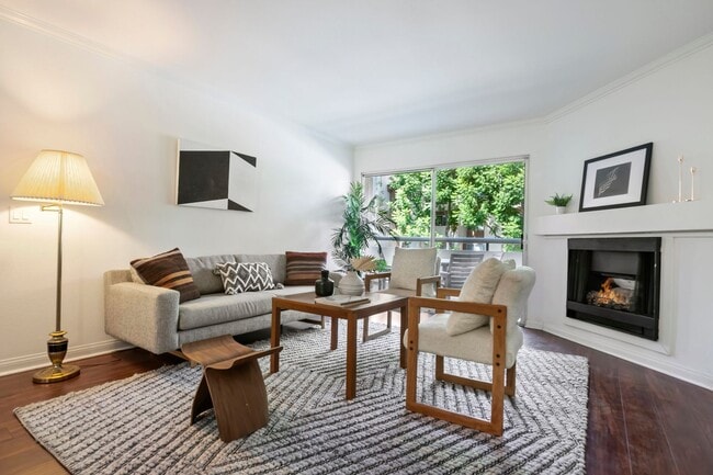 Building Photo - Great Woodland Hills Location!