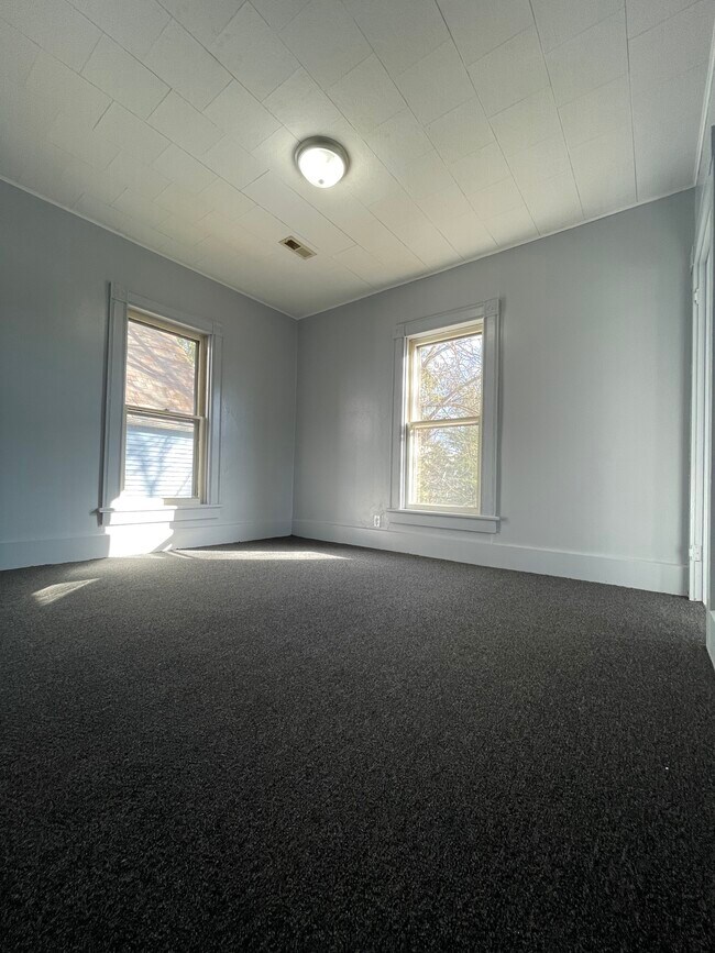 Building Photo - 404 Scammel St