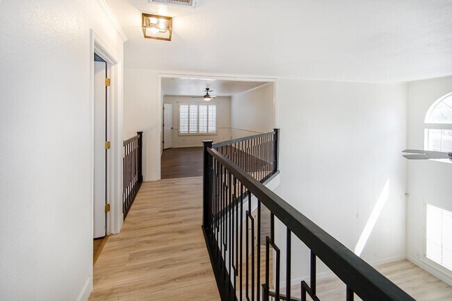 Building Photo - 918 Calle Cumbre Ct