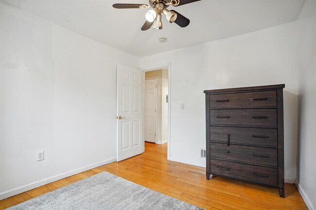 Building Photo - 292 New York Ave