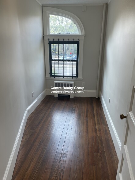 Building Photo - 1855 Beacon St