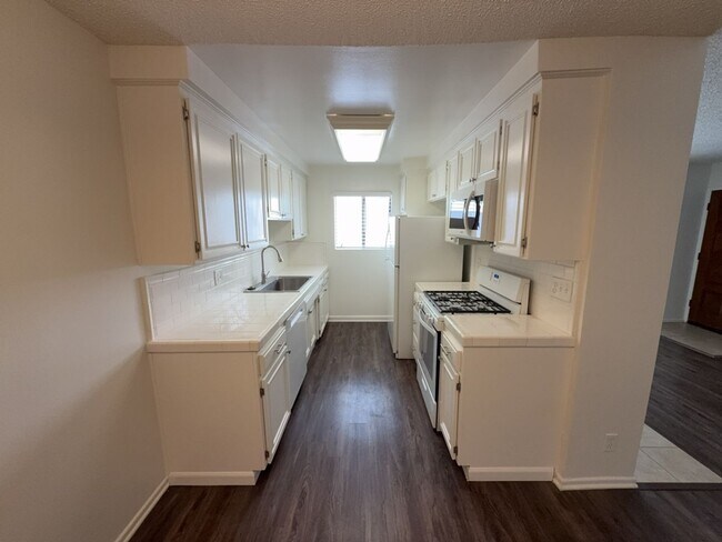 Interior Photo - 15023 Dickens St