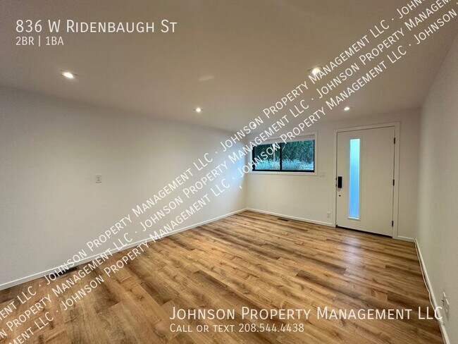 Building Photo - Boise Ridenbaugh Apartments: Comfortable a...