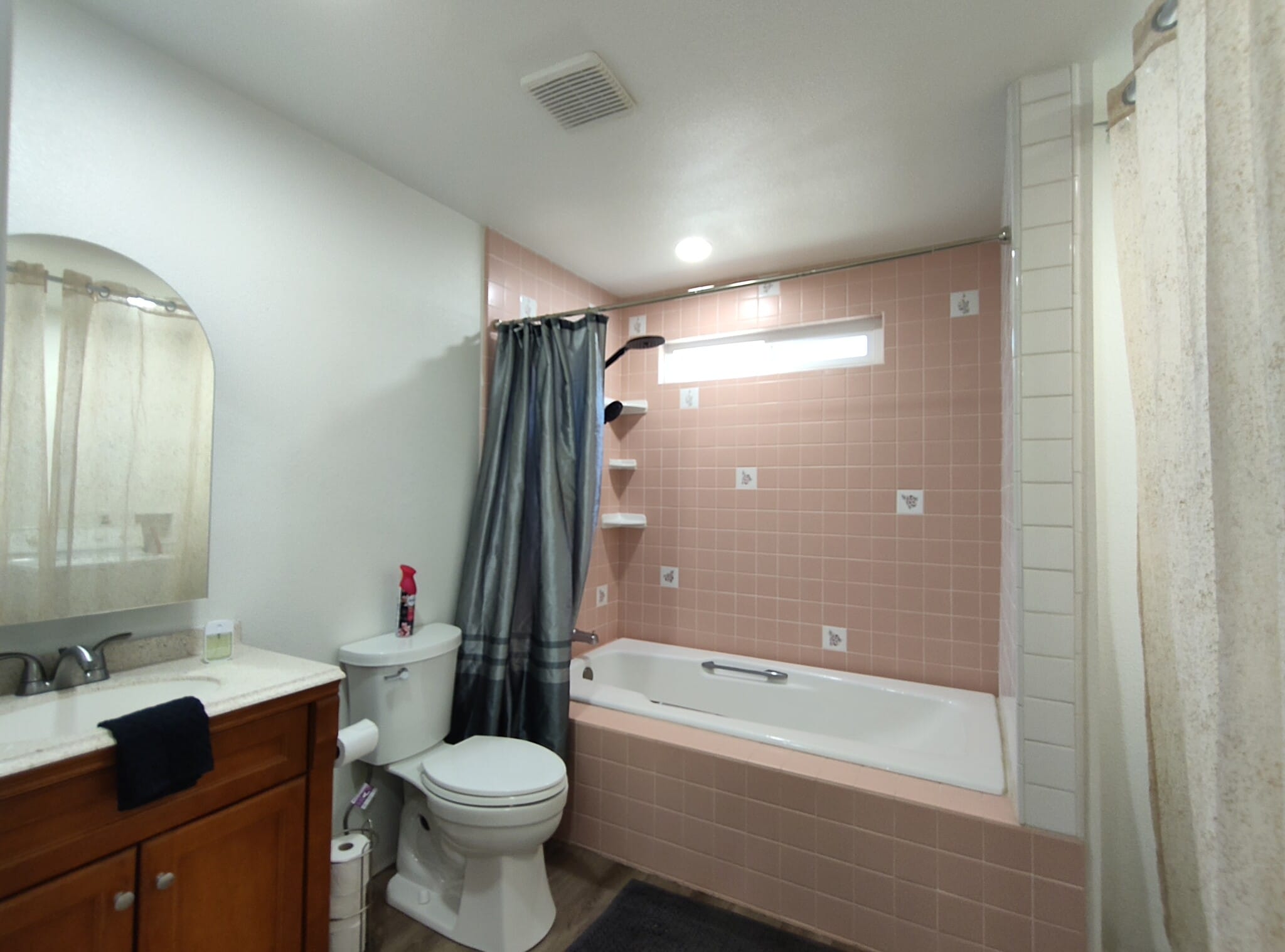 Bathroom with large tub - 1671 Lisbon Ln