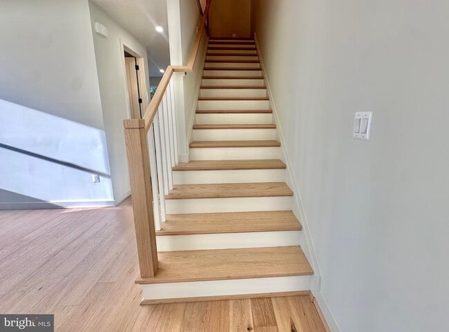 Building Photo - 635 Upland Pl