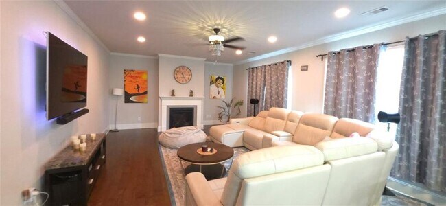 Building Photo - 4358 Mantova Dr NE