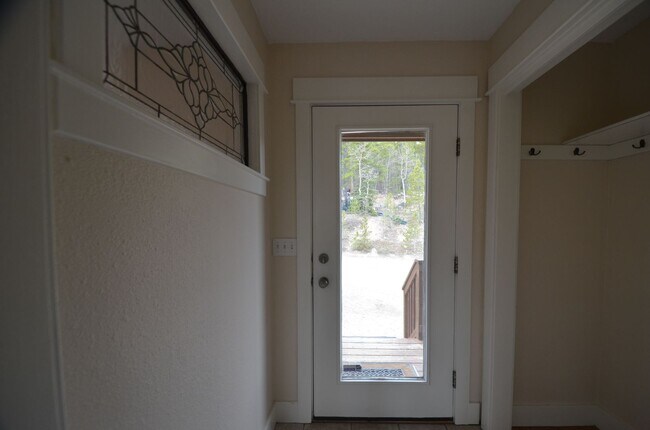 Building Photo - Oak Street Duplex