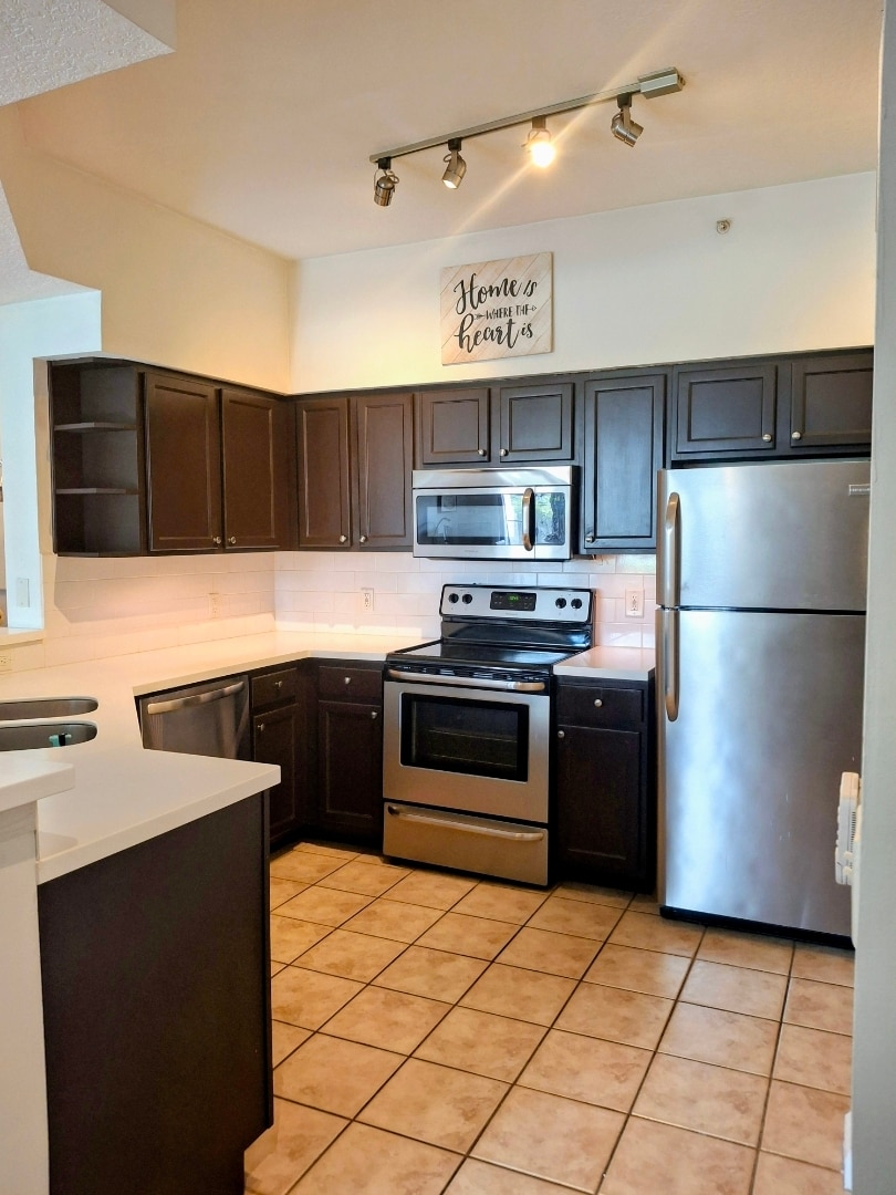 Building Photo - 9901 Baywinds Dr