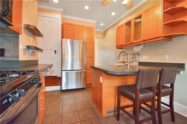 Building Photo - 4214 Post St