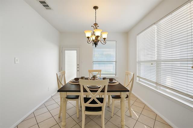 Building Photo - 9846 Cedarcrest Dr