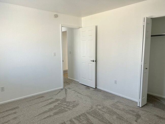 Building Photo - 2-Bedroom Condo Available in Boulder's Kin...