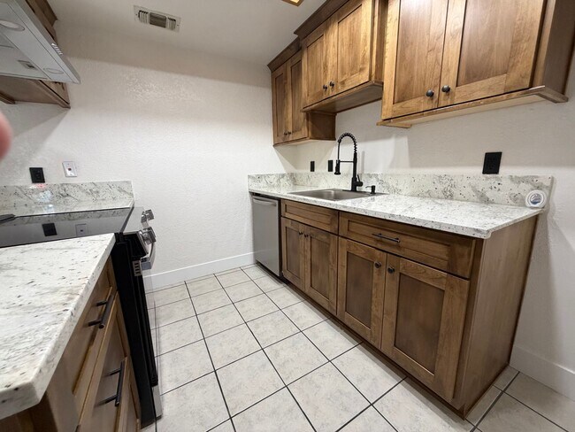 Building Photo - Fully Renovated 2-Bedroom Home with Spacious Backyard – Move-In Ready in Sacramento