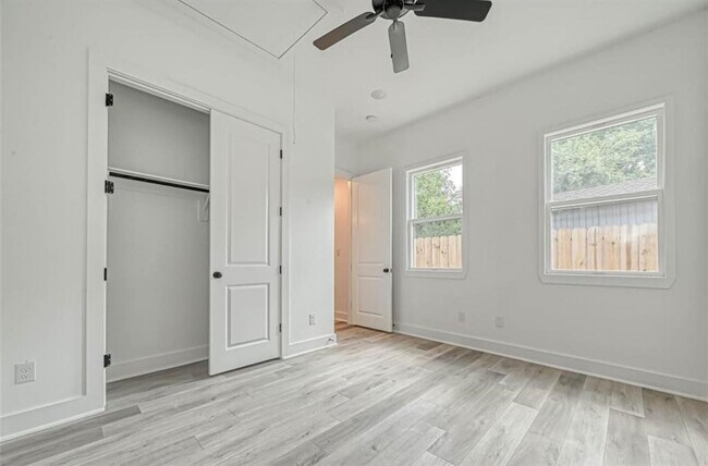 Building Photo - 8405 Schneider St