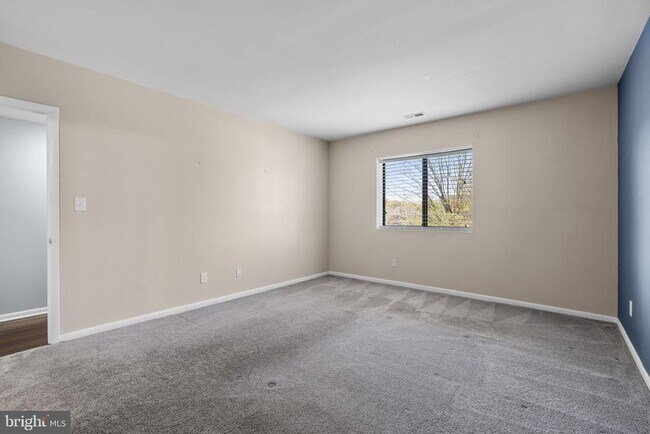 Building Photo - 6 Mullingar Ct