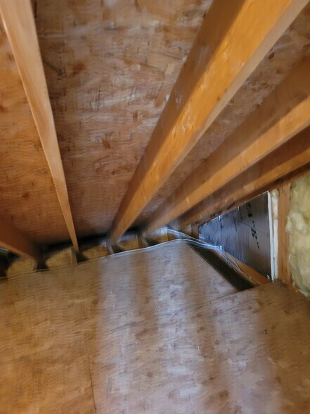 Building Photo - 1405 Karr Ln