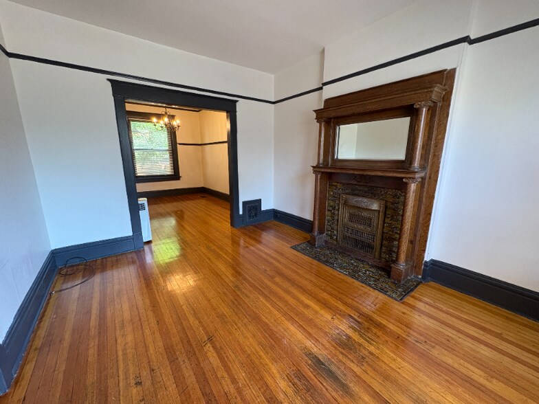 Building Photo - 1511 E 22nd Ave