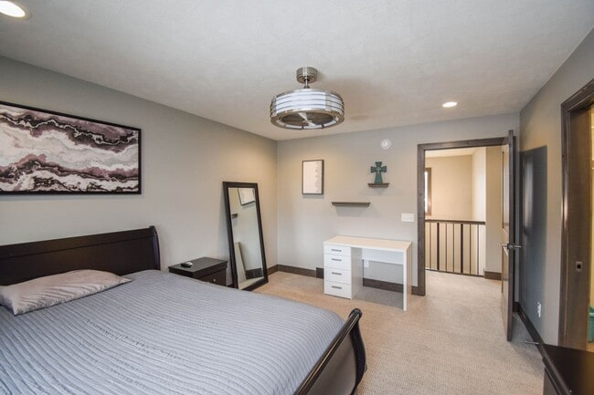 Building Photo - 912 S Torrey Pine Ln