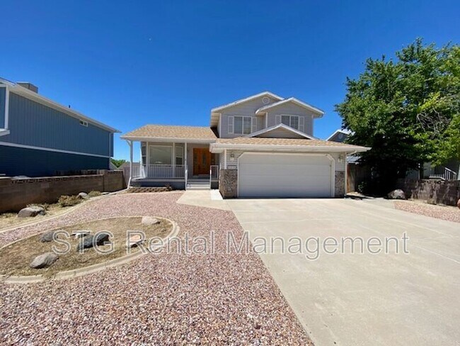 Building Photo - 2215 Chandler Dr