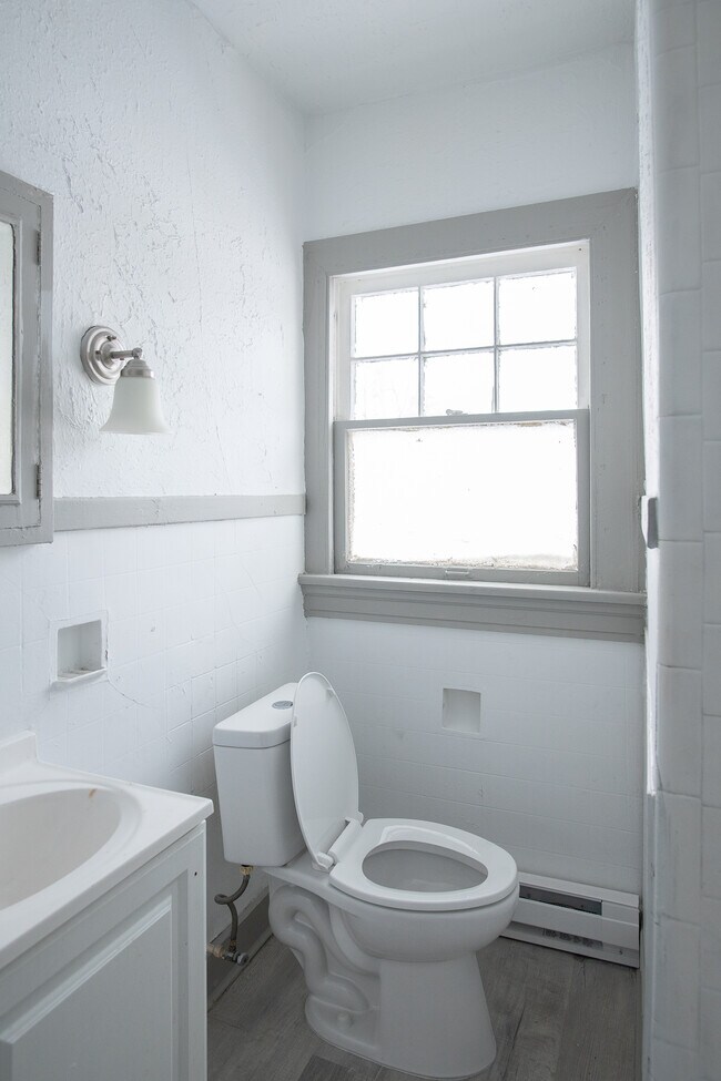 Building Photo - 501-503 W Norman