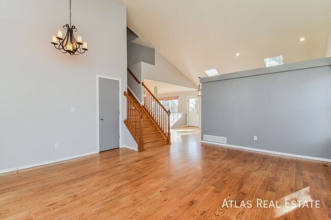 Building Photo - 3055 Ellesmere Dr