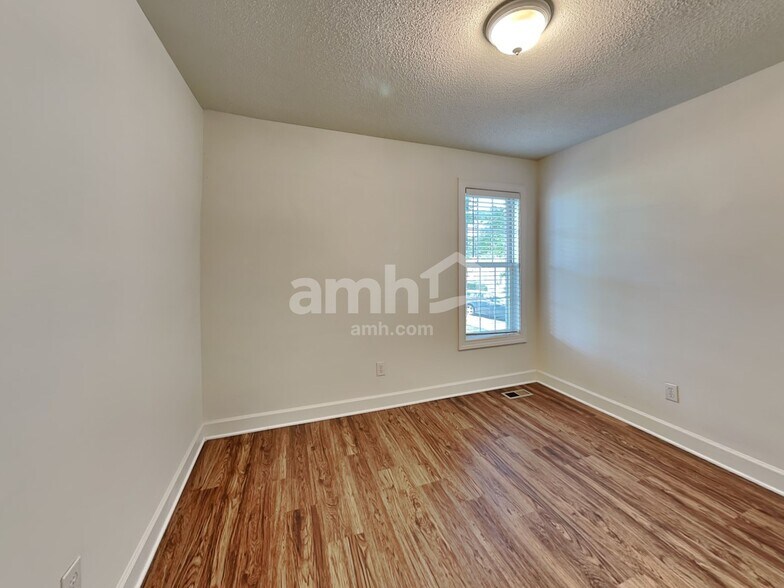 Building Photo - 803 Delray Ln