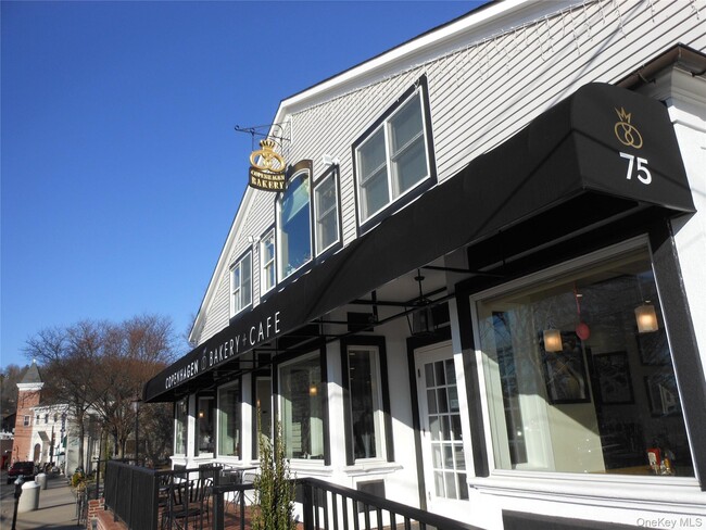 Building Photo - 47 Monroe St