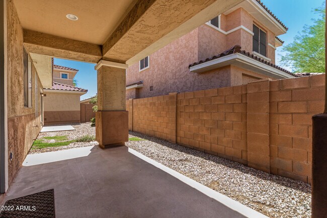 Building Photo - 13569 W Cypress St