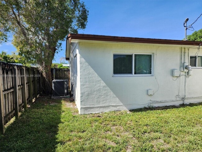 Building Photo - 845 NW 199th St