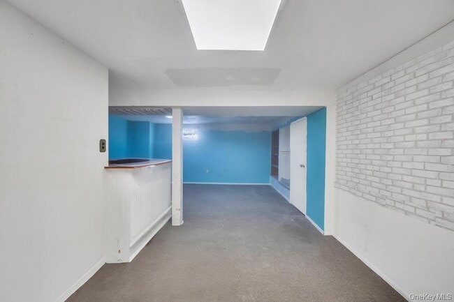 Building Photo - 627 10th Ave