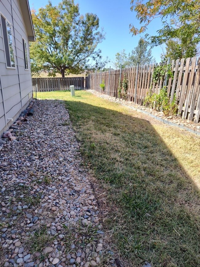 Building Photo - ALL PROSPECTIVE TENANTS MUST SUBMIT A $58 NON-REFUNDABLE APPLICATION FEE PER APPLICANT ONLINE AND...
