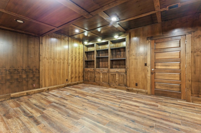 Building Photo - Beautiful 6-Bedroom Home in Eagle Mountain!