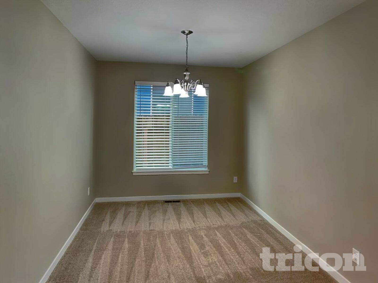 Building Photo - 6500 NE 86th Ave