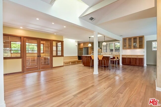 Building Photo - 2670 Carmar Dr