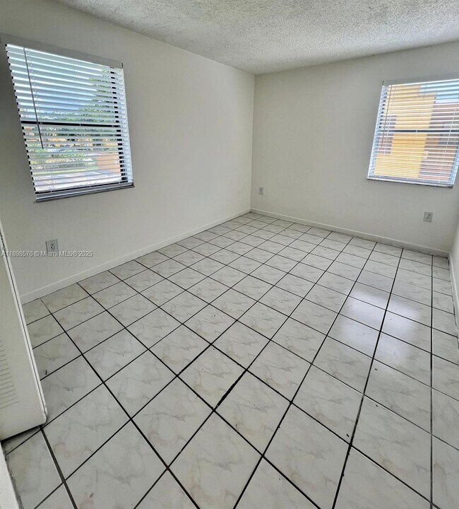 Building Photo - 640 NW 114th Ave