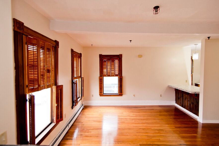 Building Photo - 129 Green St