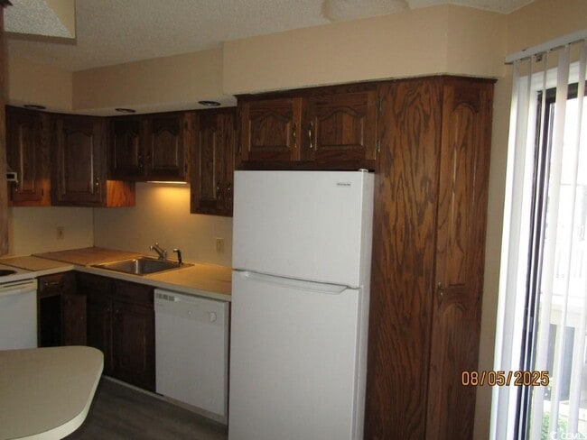 Building Photo - 4222 Pinehurst Cir
