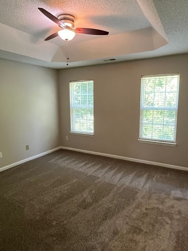 Building Photo - Great 3 Bed, 2.5 Bath house in University ...