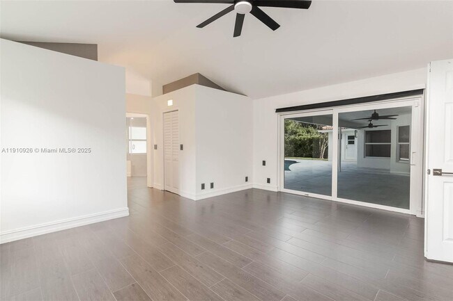 Building Photo - 1222 Manor Ct