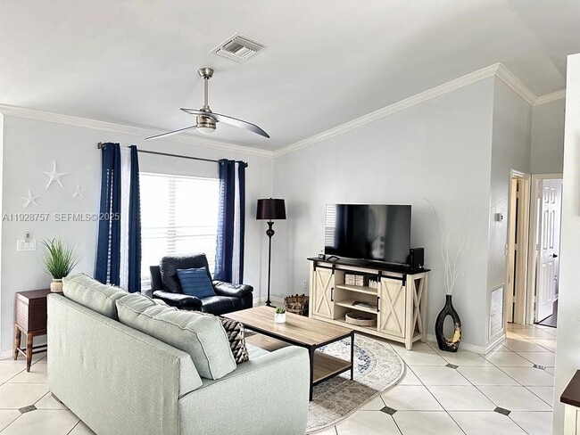 Building Photo - 720 2nd Pl SW