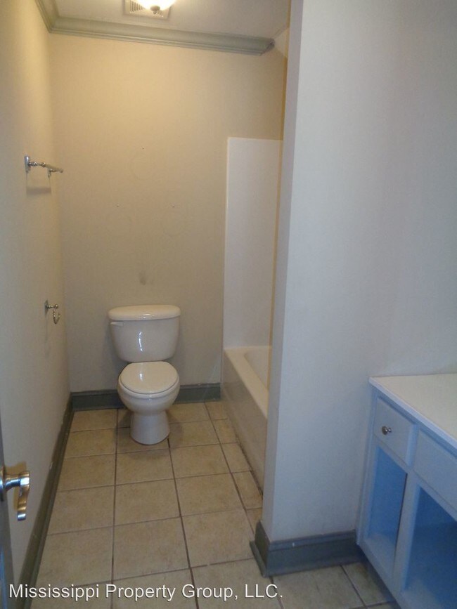 Building Photo - 3 br, 3 bath House - 111 Mondrian Place