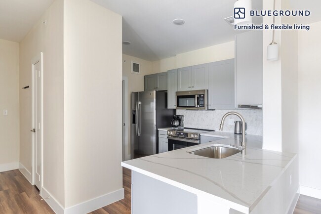 Building Photo - 1501 W Howard Ln