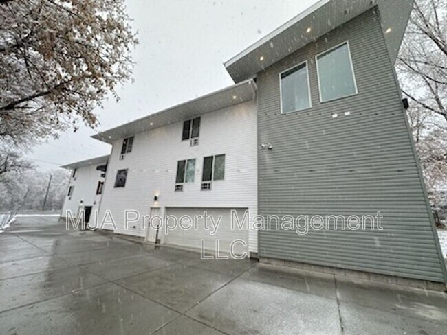 Building Photo - 498 East Fort Union Blvd