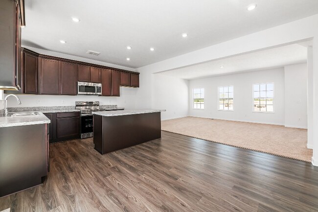Building Photo - 102 Red Willow Dr