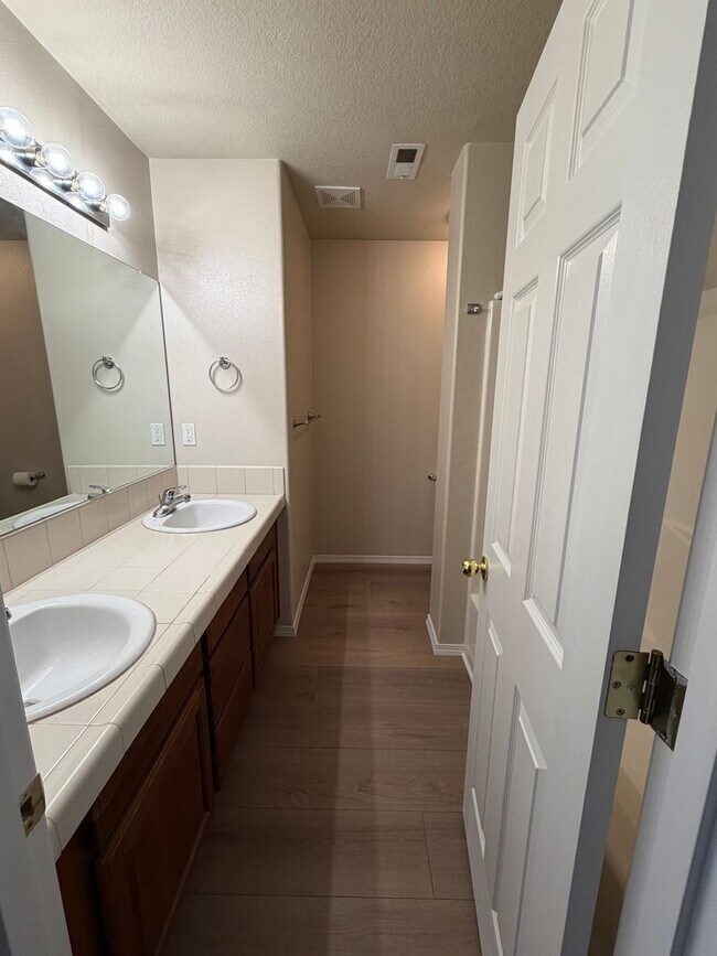 Building Photo - 413 Roger Smith Dr