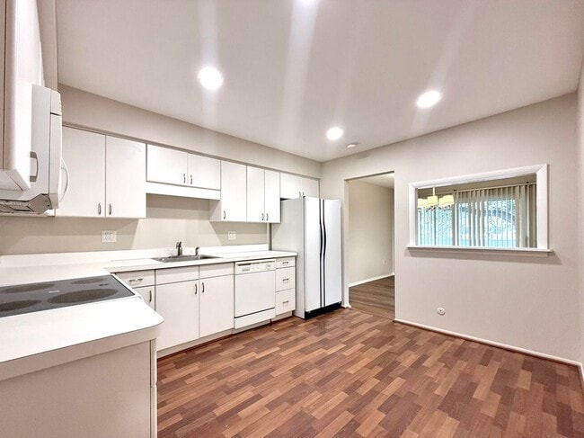 Building Photo - 27654 Echo Valley E